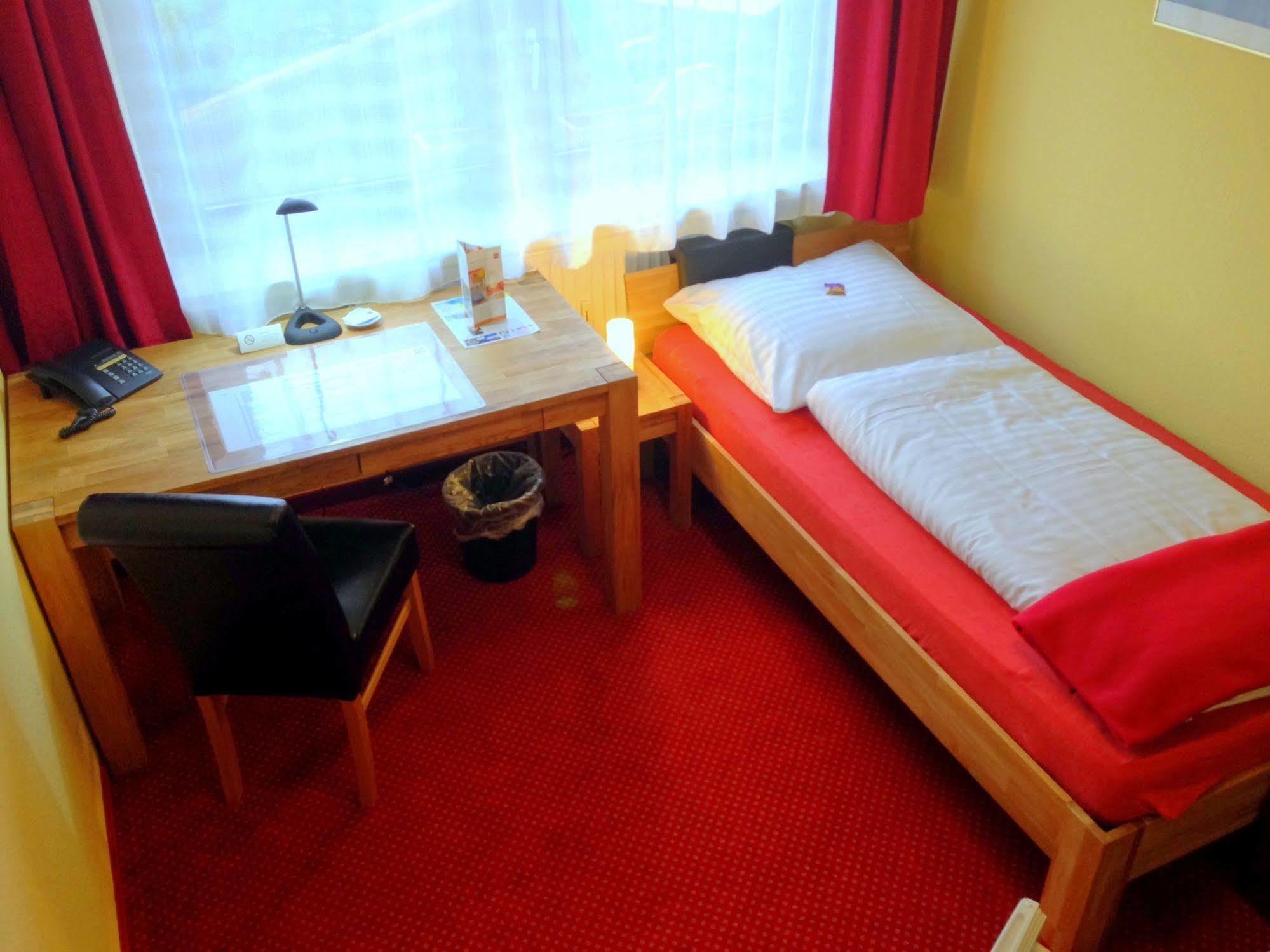 Hotel Marktterrassen Хеннеф Экстерьер фото