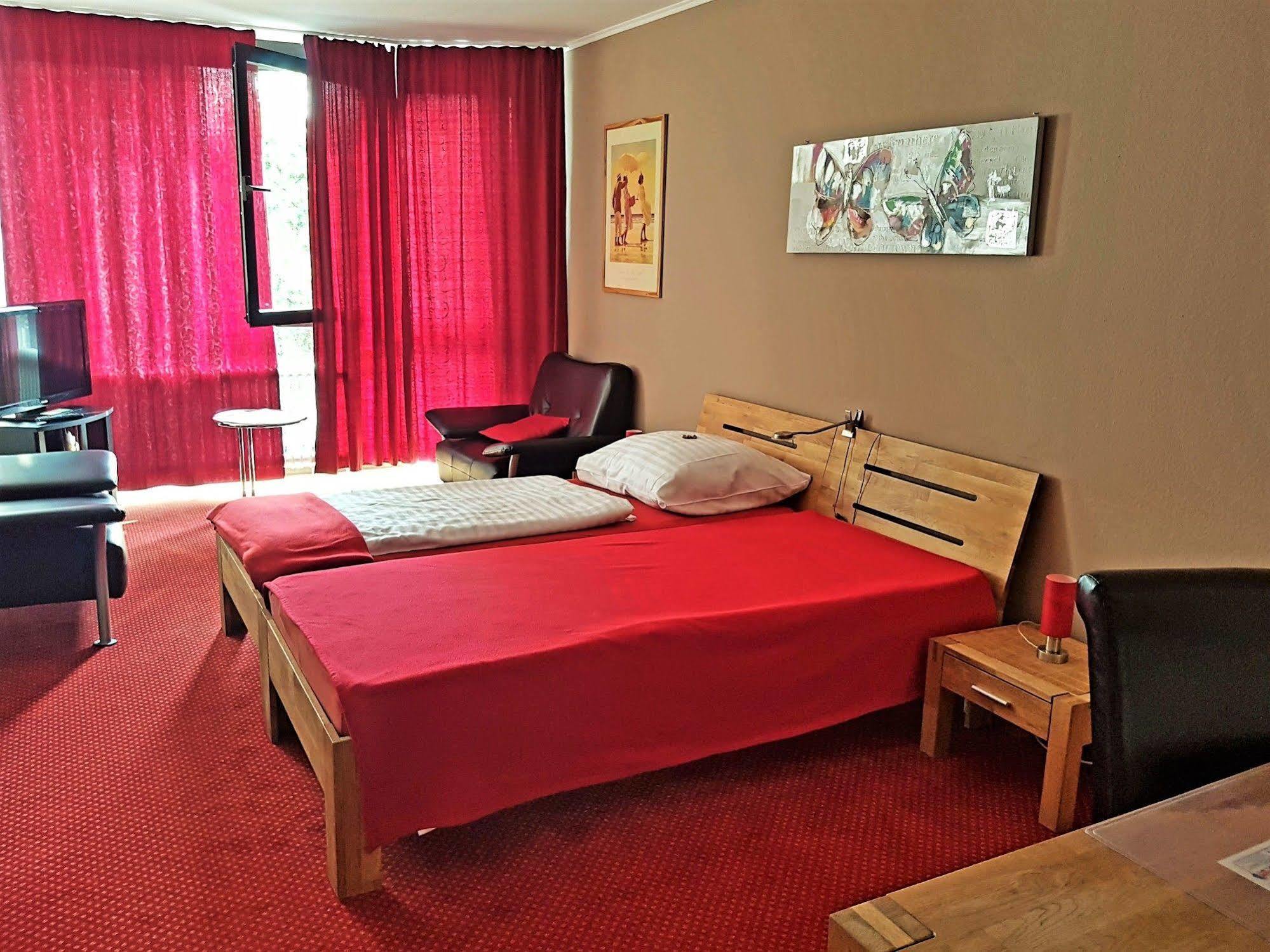 Hotel Marktterrassen Хеннеф Экстерьер фото