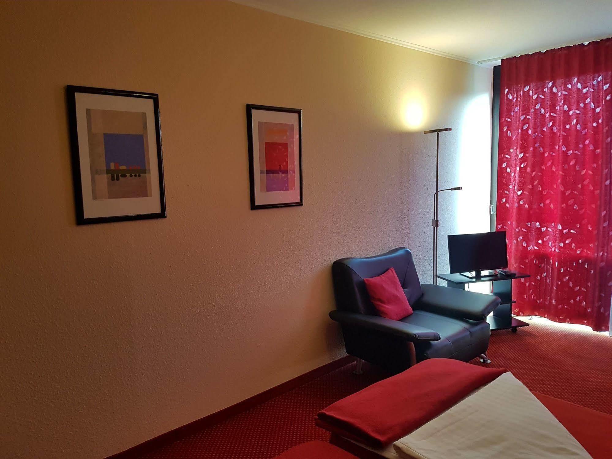 Hotel Marktterrassen Хеннеф Экстерьер фото