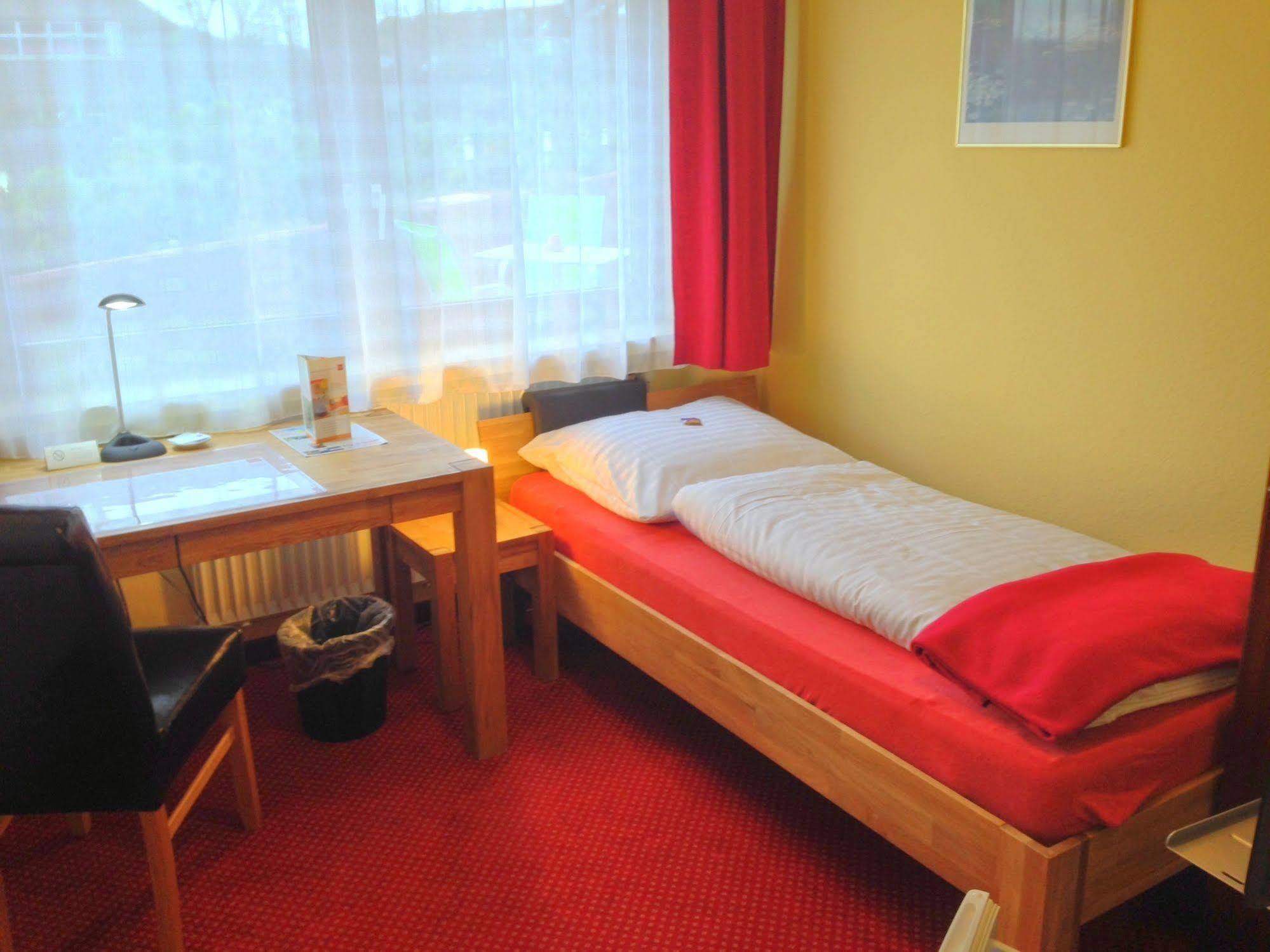 Hotel Marktterrassen Хеннеф Экстерьер фото